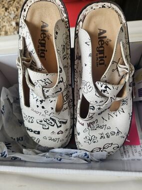 ​Alegria by PG Lite Clogs White Scribble Leather Shoes 36 US 6 6.5